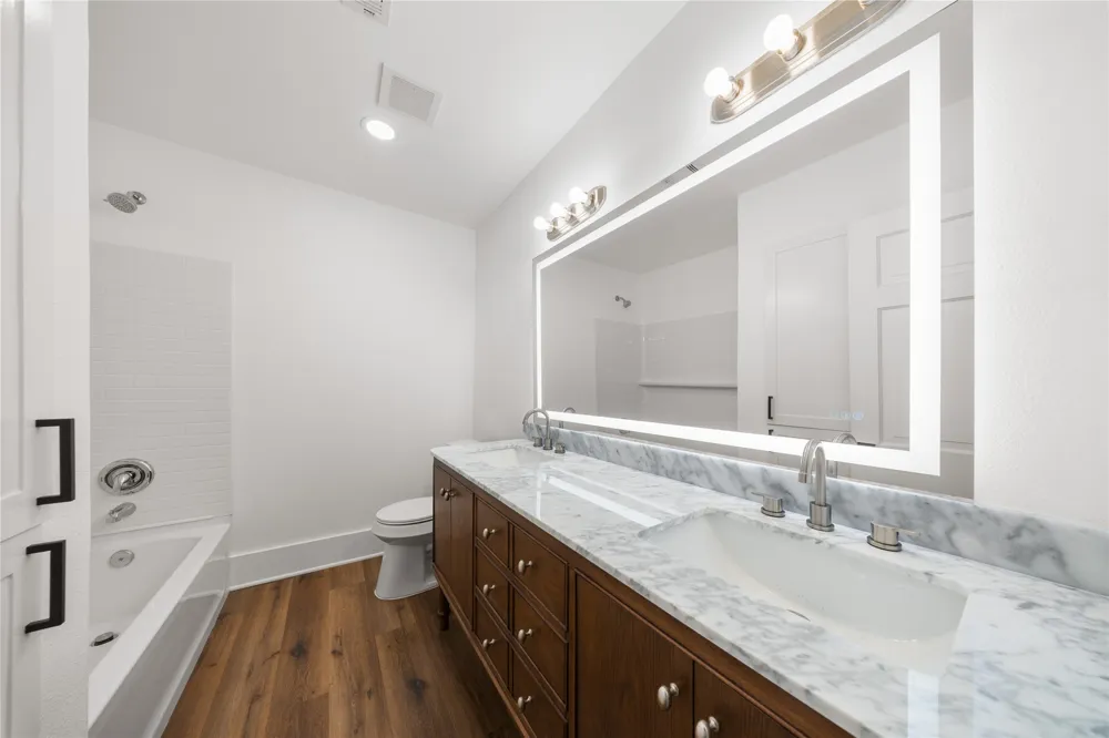 1314 Arborvitae Avenue Dallas, TX 75224