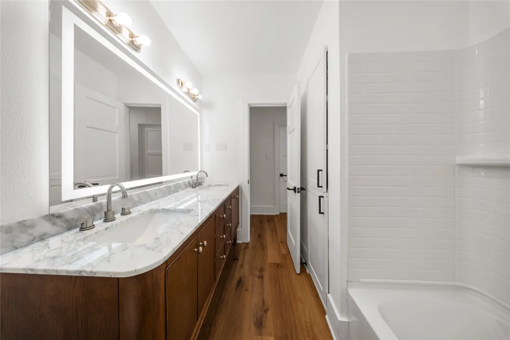 1314 Arborvitae Avenue Dallas, TX 75224