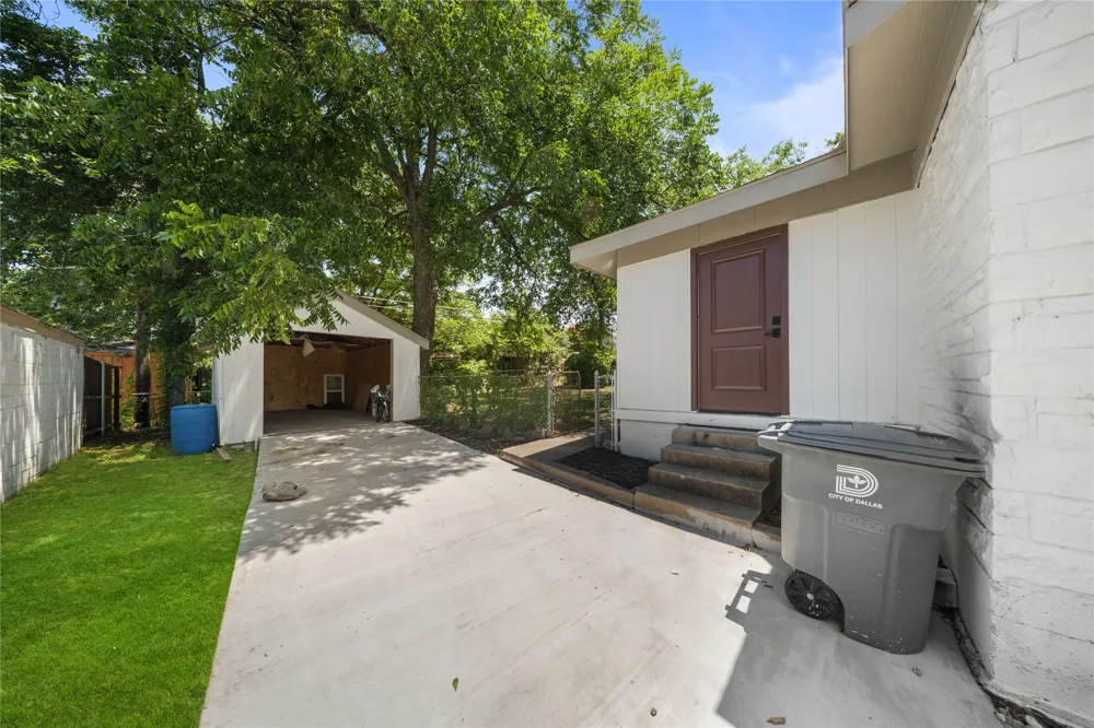 1314 Arborvitae Avenue Dallas, TX 75224