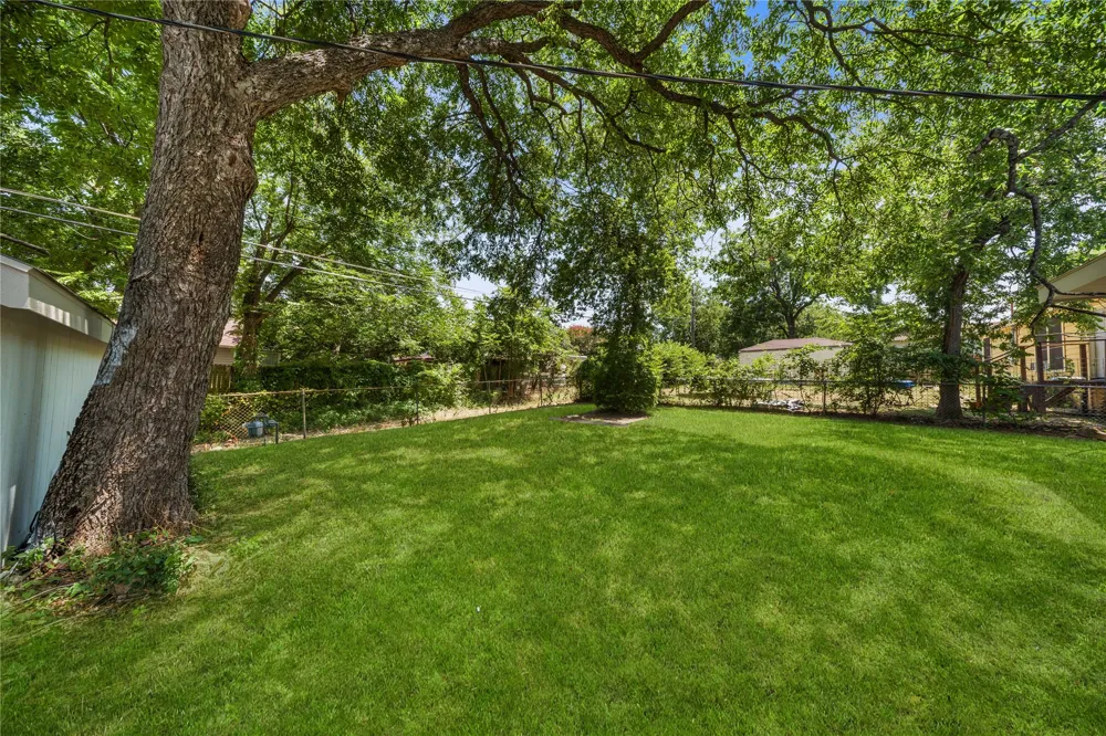 1314 Arborvitae Avenue Dallas, TX 75224