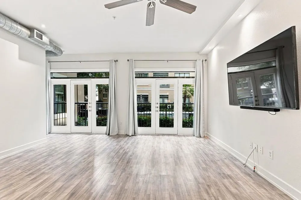 1901 Post Oak Boulevard #1501 Houston, TX 77056