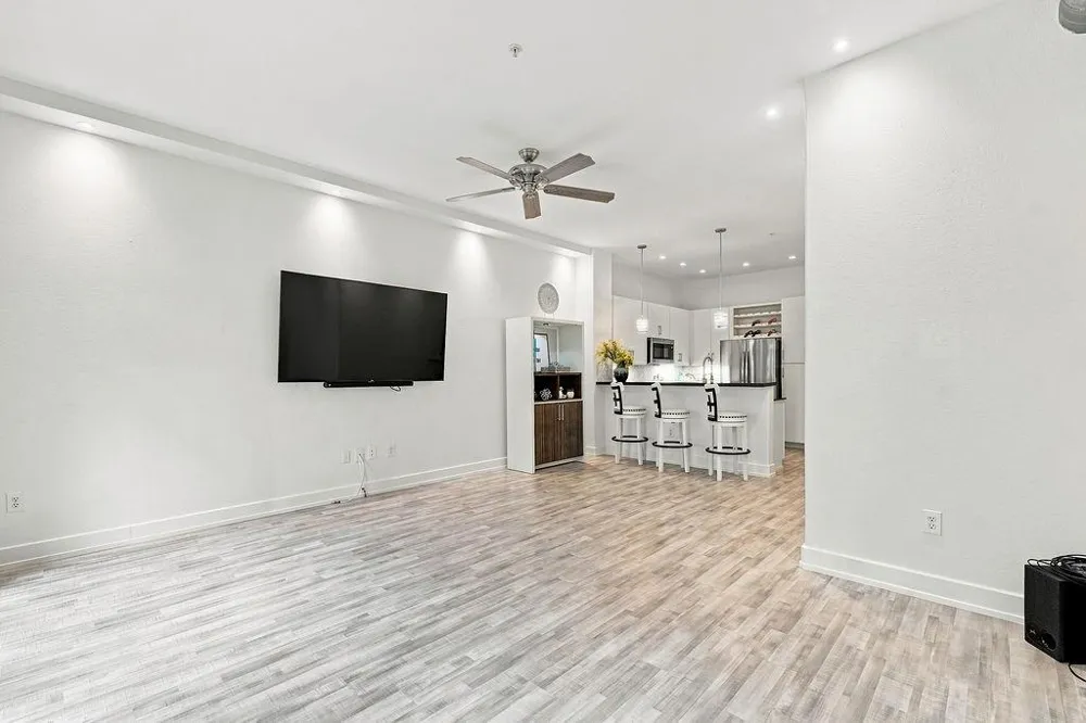 1901 Post Oak Boulevard #1501 Houston, TX 77056