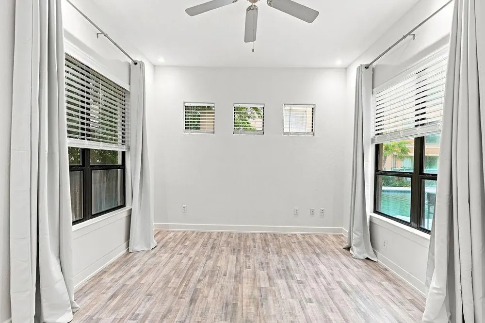1901 Post Oak Boulevard #1501 Houston, TX 77056