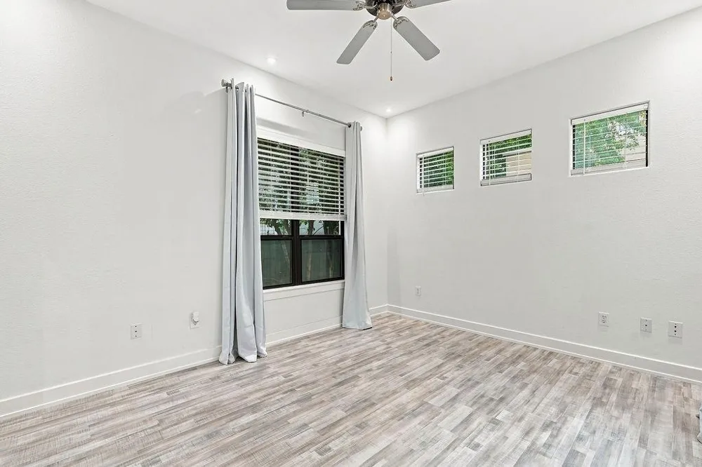 1901 Post Oak Boulevard #1501 Houston, TX 77056
