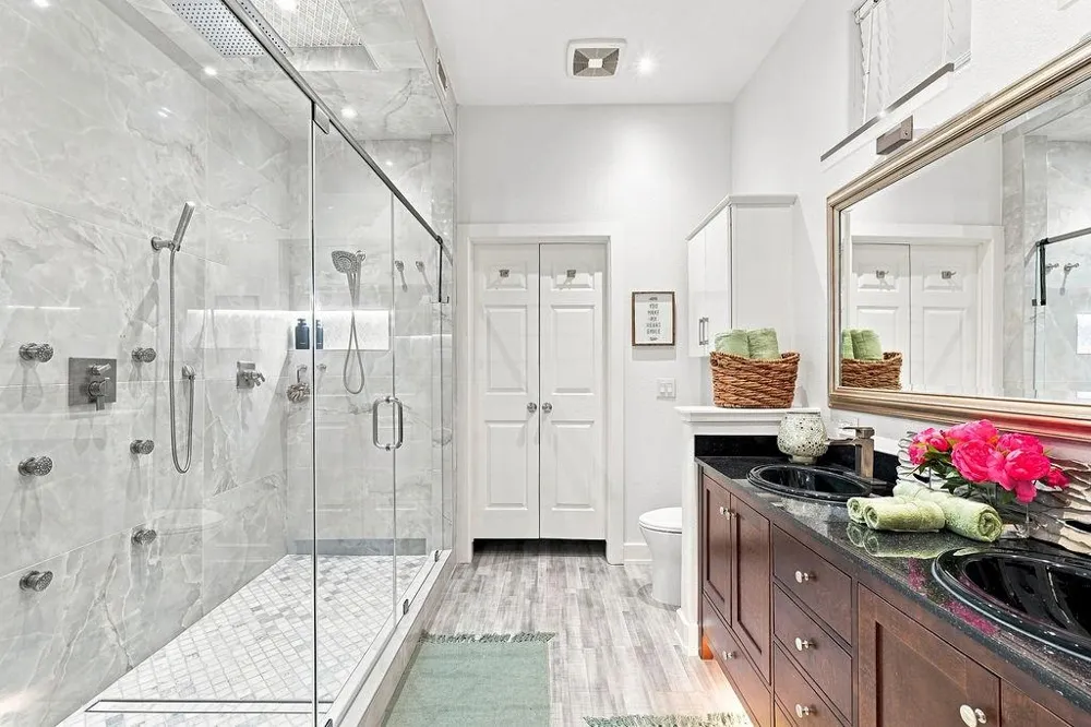 1901 Post Oak Boulevard #1501 Houston, TX 77056