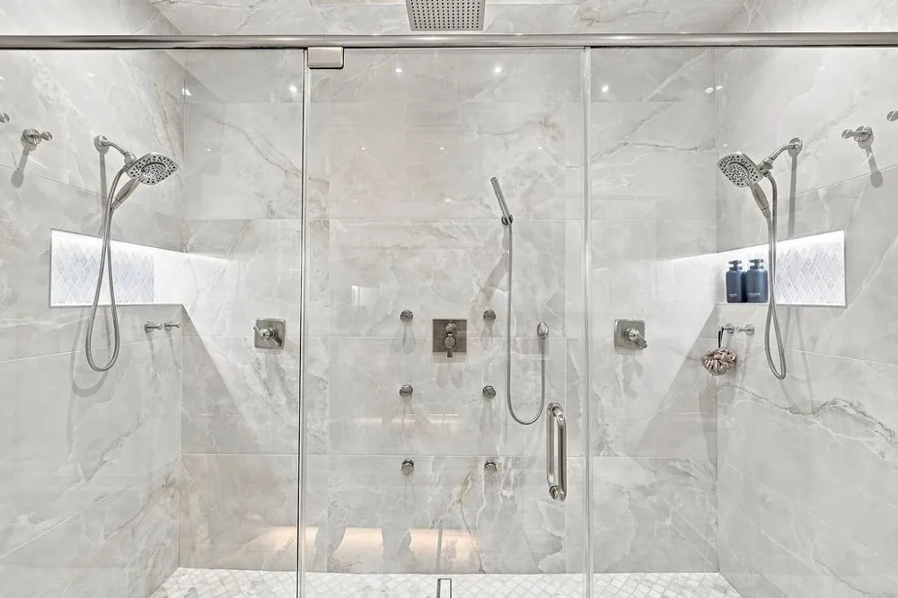 1901 Post Oak Boulevard #1501 Houston, TX 77056