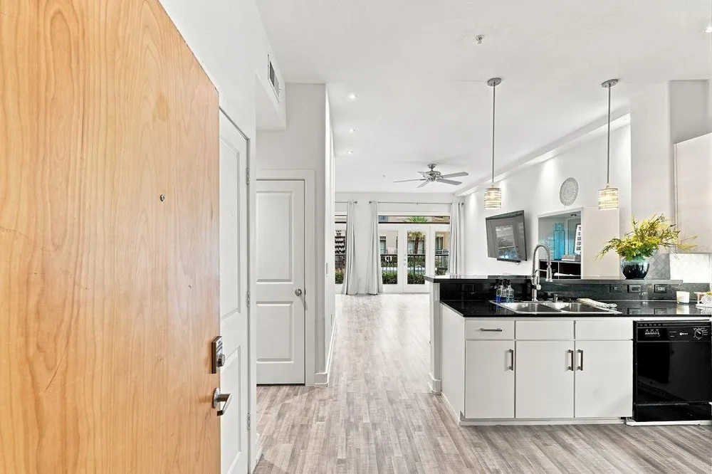 1901 Post Oak Boulevard #1501 Houston, TX 77056