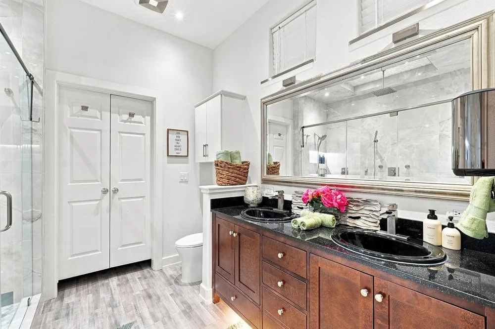 1901 Post Oak Boulevard #1501 Houston, TX 77056