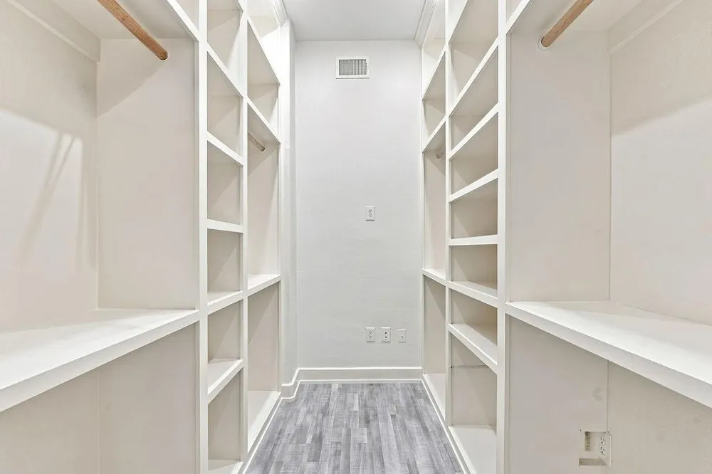 1901 Post Oak Boulevard #1501 Houston, TX 77056