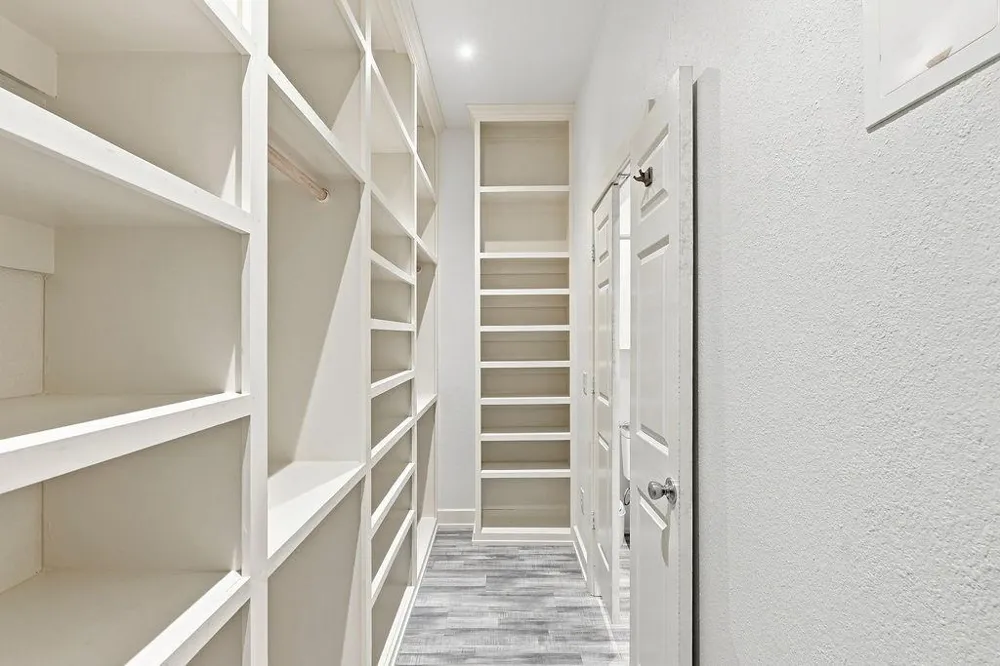 1901 Post Oak Boulevard #1501 Houston, TX 77056
