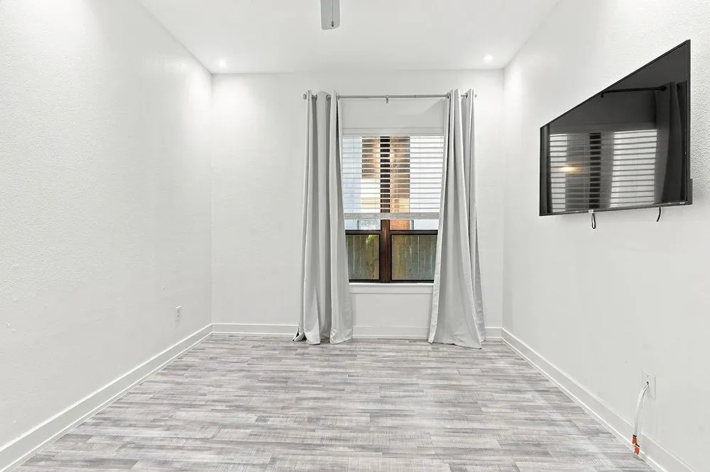1901 Post Oak Boulevard #1501 Houston, TX 77056