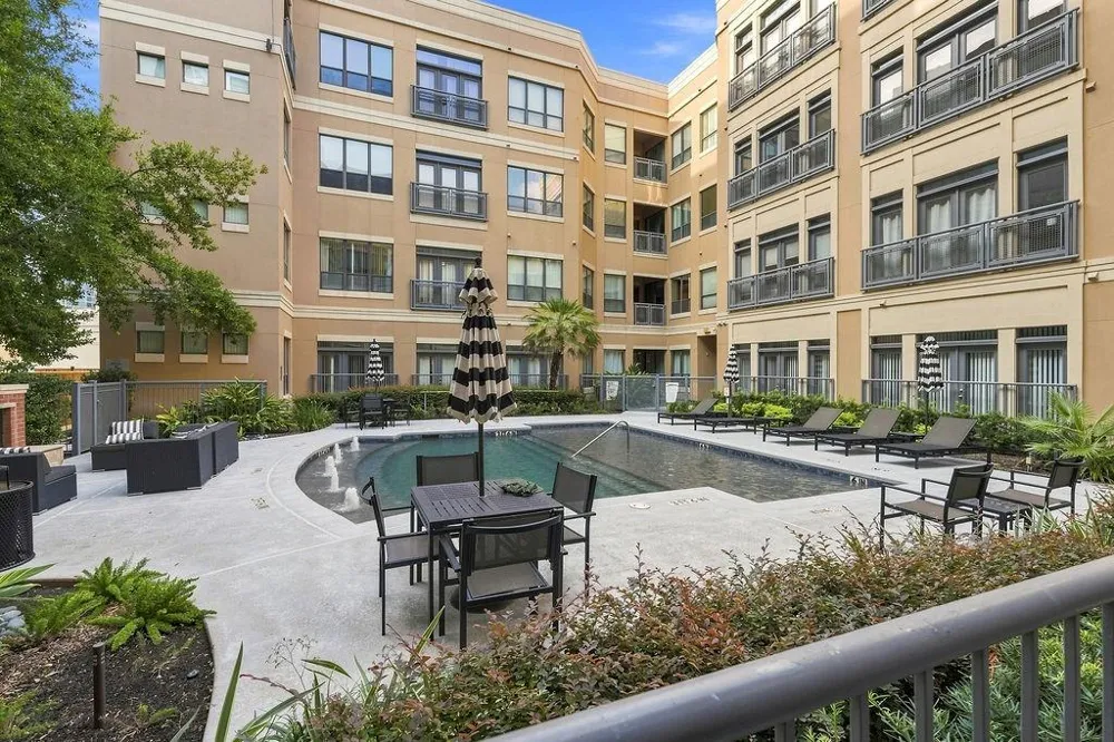 1901 Post Oak Boulevard #1501 Houston, TX 77056