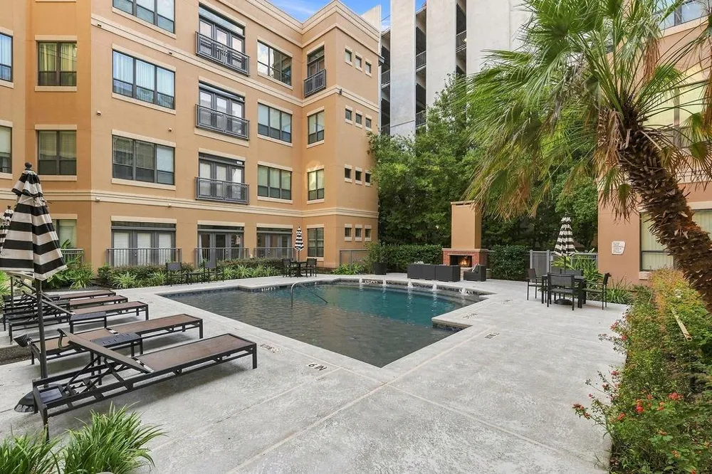 1901 Post Oak Boulevard #1501 Houston, TX 77056