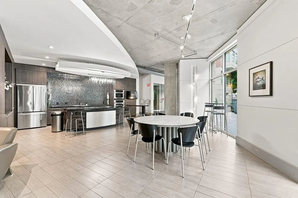 1901 Post Oak Boulevard #1501 Houston, TX 77056