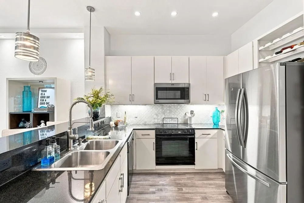 1901 Post Oak Boulevard #1501 Houston, TX 77056