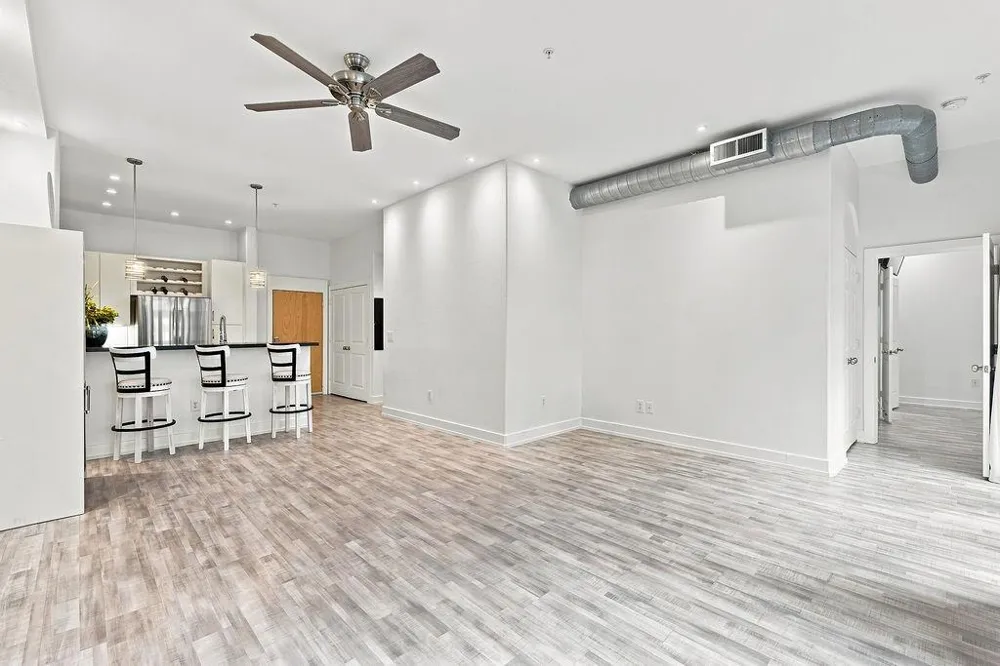 1901 Post Oak Boulevard #1501 Houston, TX 77056
