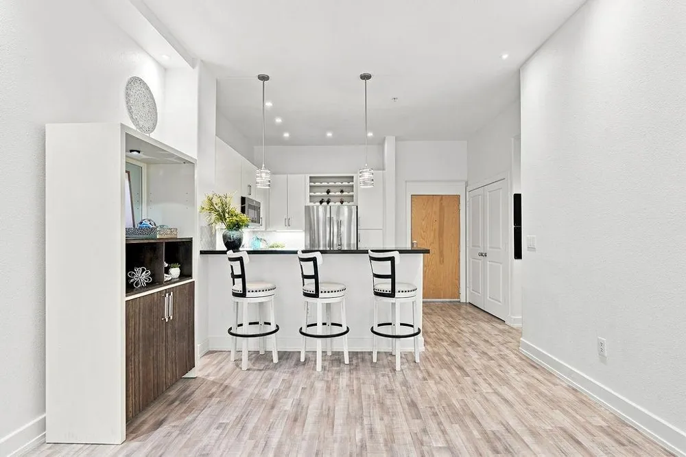 1901 Post Oak Boulevard #1501 Houston, TX 77056