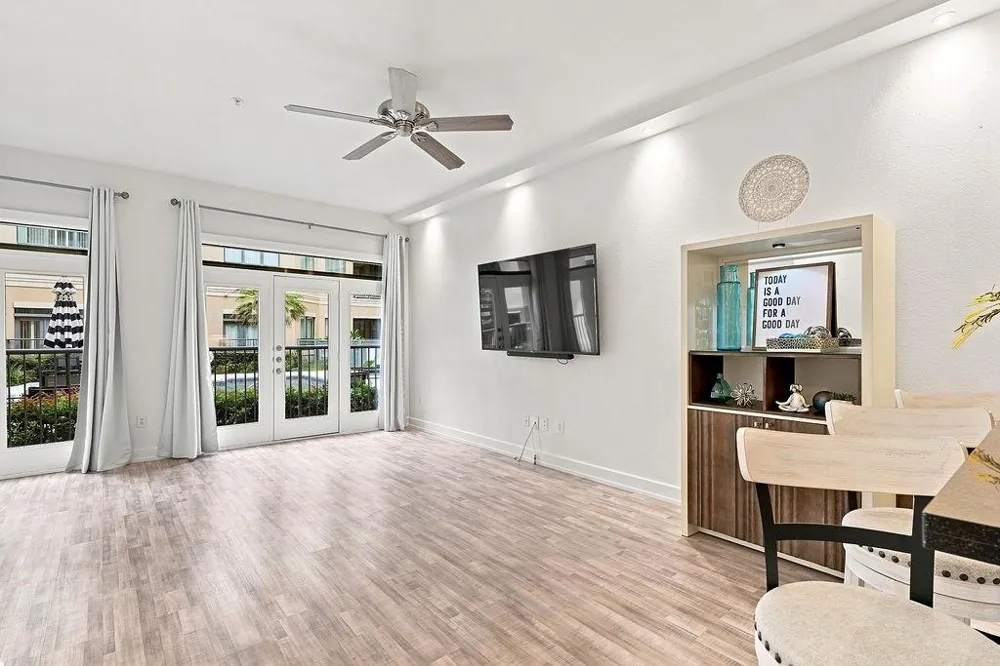 1901 Post Oak Boulevard #1501 Houston, TX 77056