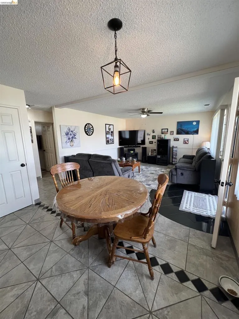 2344 Via Canela Oroville, CA 95966