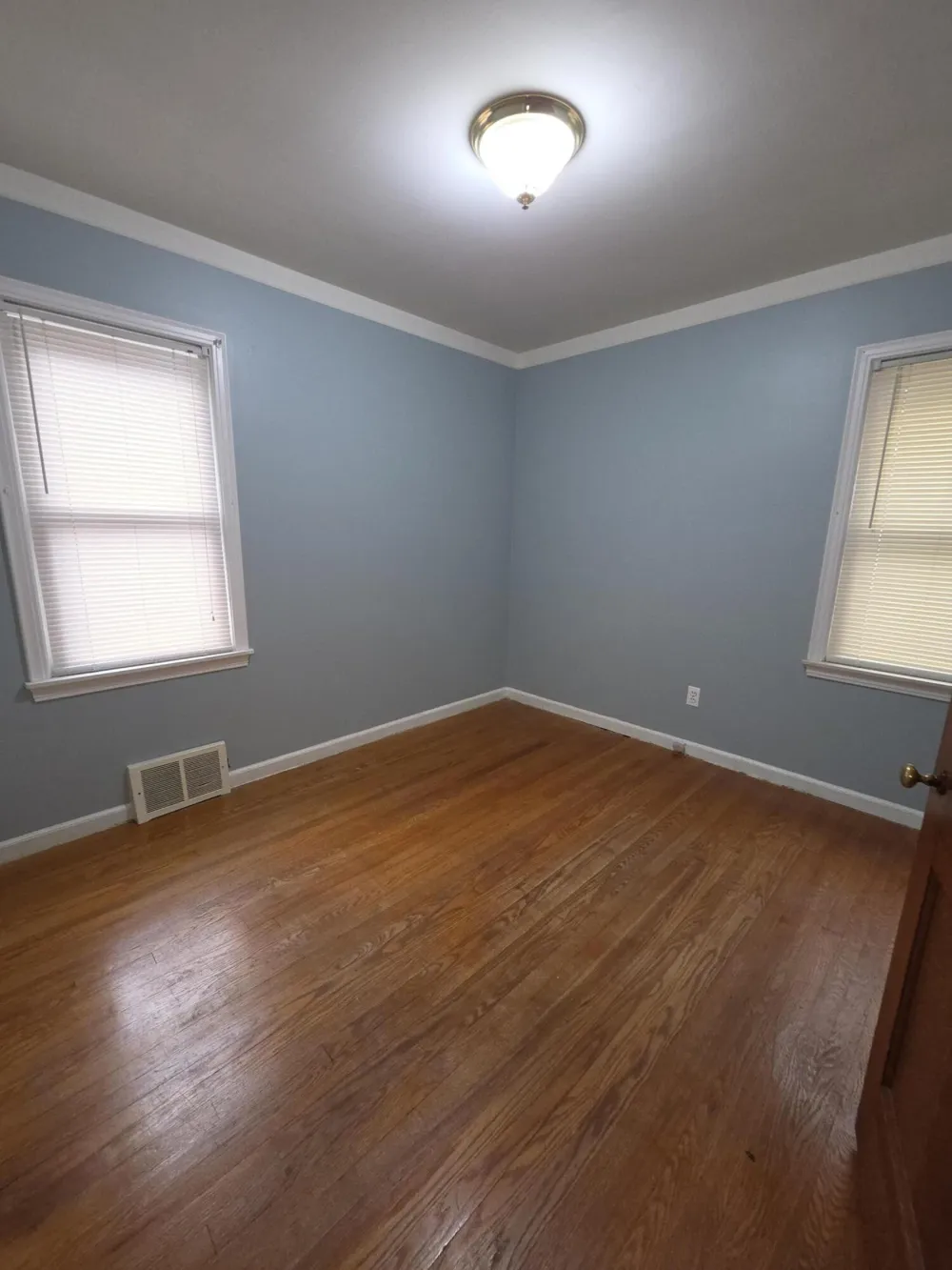 26722 W Chicago Redford, MI 48239
