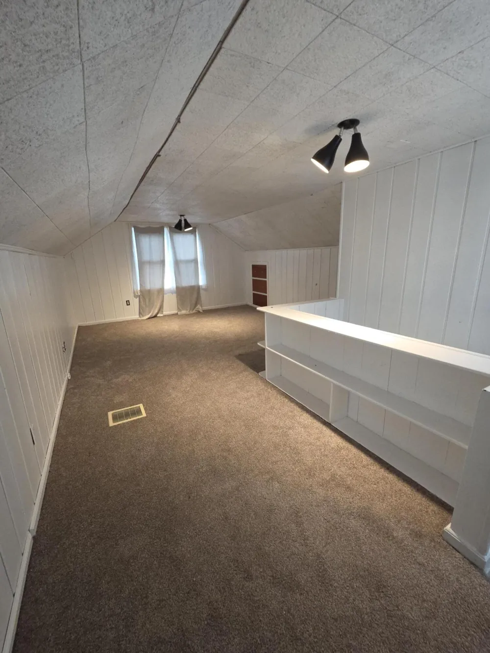 26722 W Chicago Redford, MI 48239