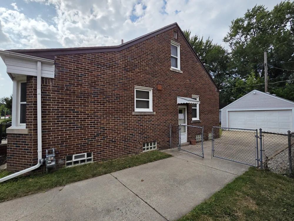 26722 W Chicago Redford, MI 48239