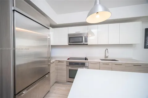 1300 Brickell Bay Dr #710