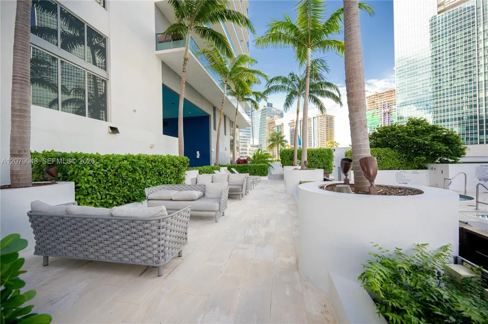 1300 Brickell Bay Dr #710 Miami, FL 33131