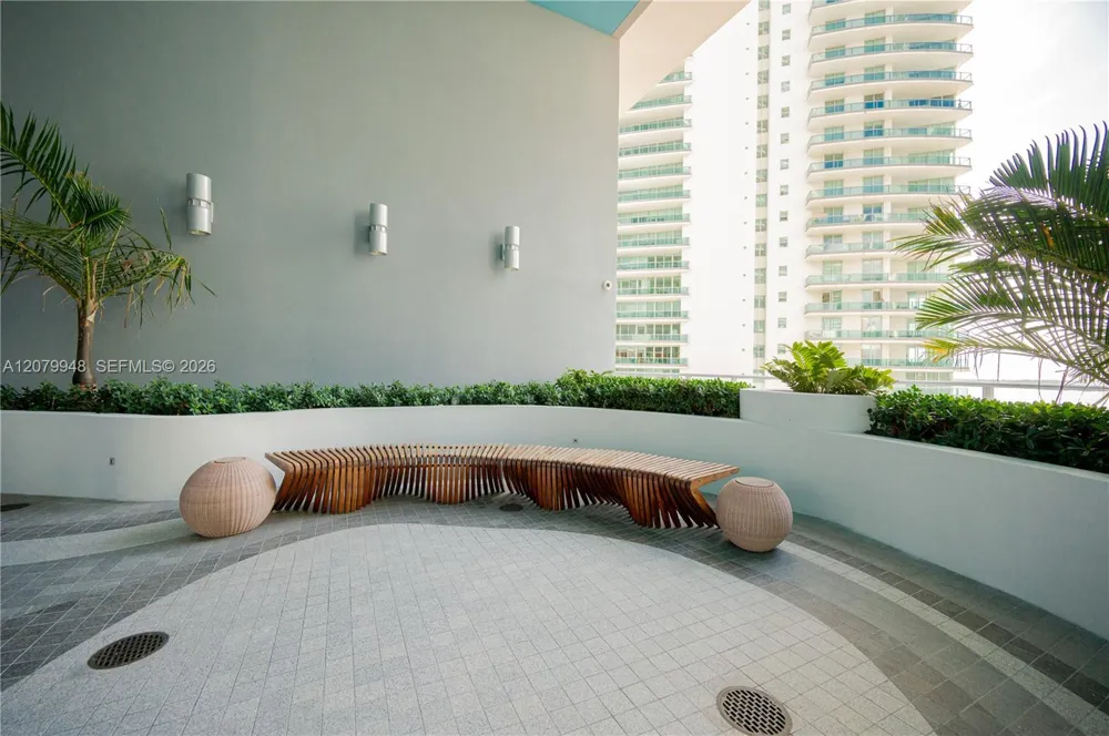1300 Brickell Bay Dr #710 Miami, FL 33131