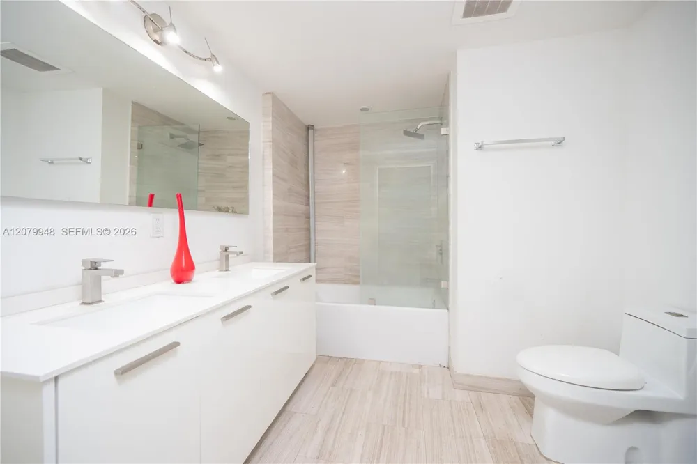 1300 Brickell Bay Dr #710 Miami, FL 33131
