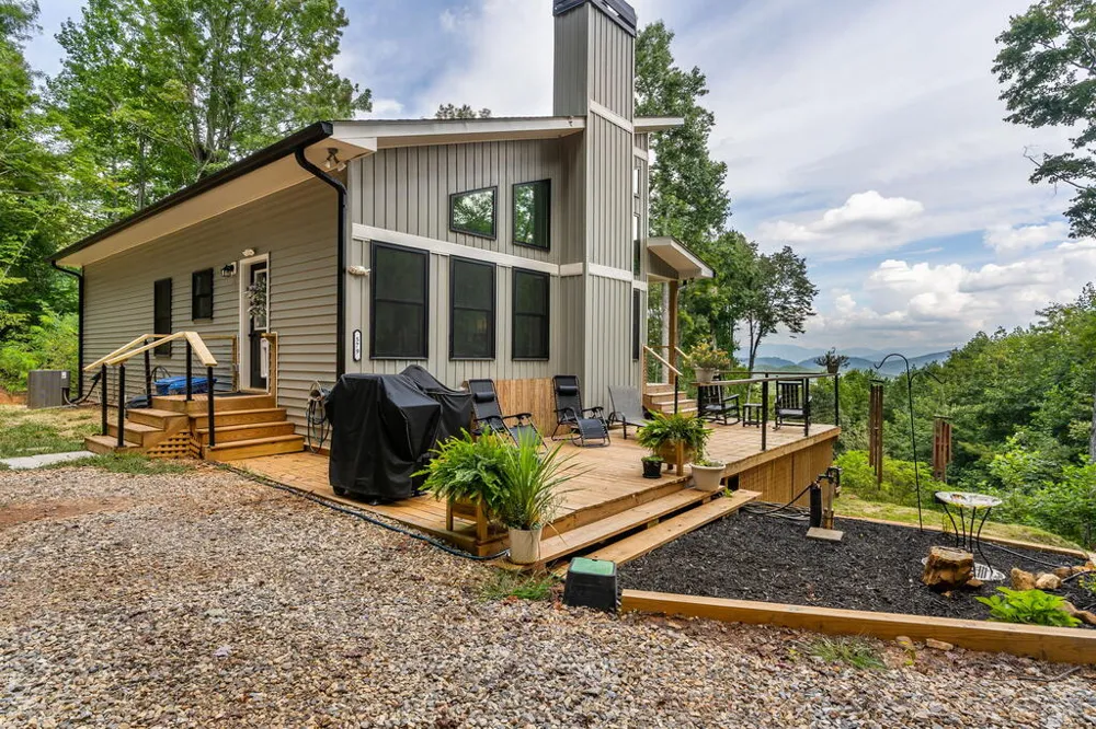 579 Overlook Circle Young Harris, GA 30582