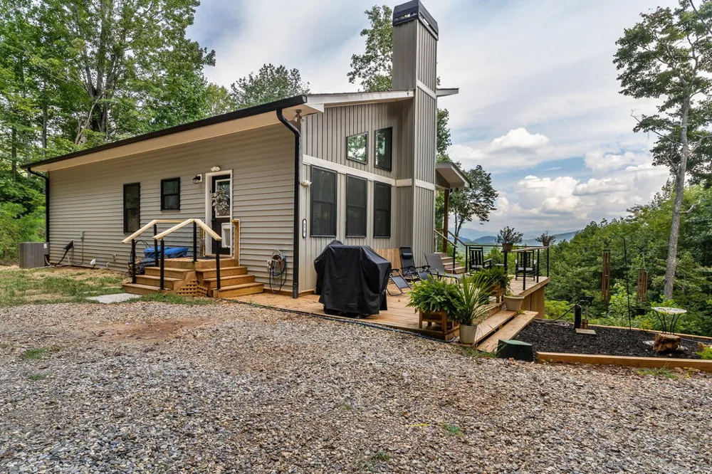 579 Overlook Circle Young Harris, GA 30582