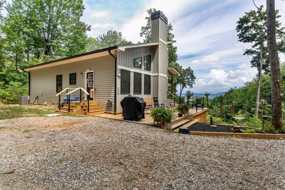 579 Overlook Circle Young Harris, GA 30582