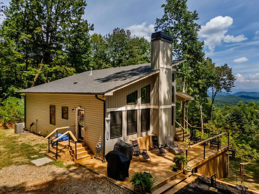 579 Overlook Circle Young Harris, GA 30582
