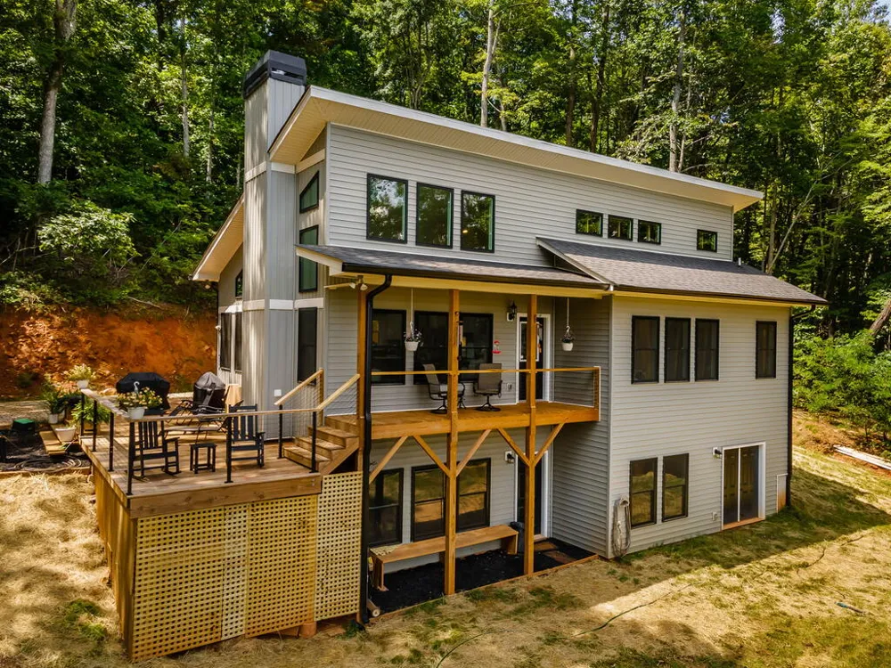 579 Overlook Circle Young Harris, GA 30582
