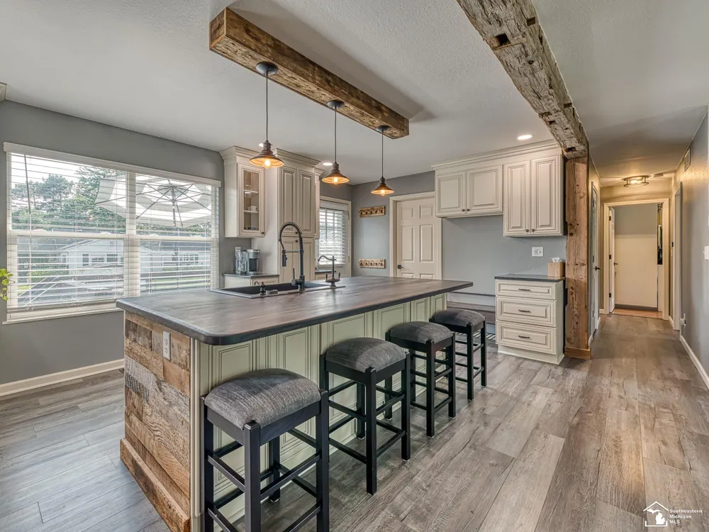 4611 3rd Street Luna Pier City, MI 48157