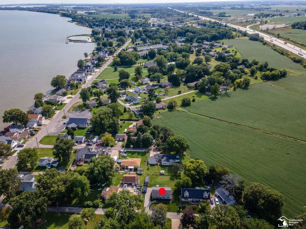 4611 3rd Street Luna Pier City, MI 48157