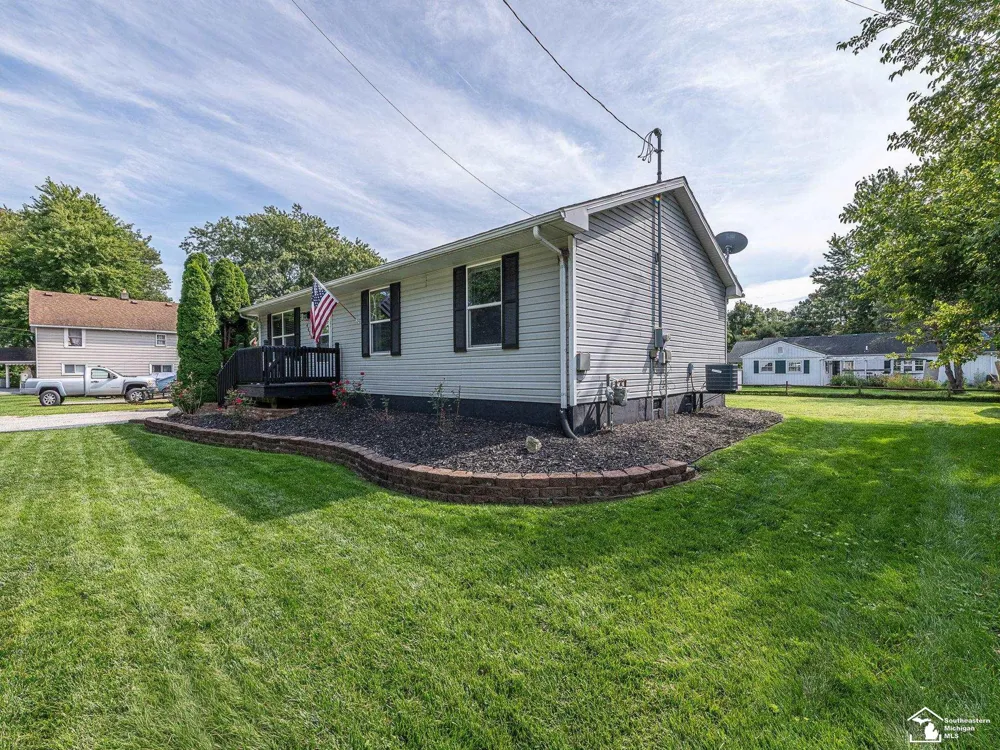 4611 3rd Street Luna Pier City, MI 48157