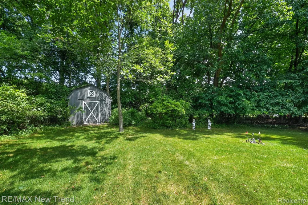 24414 Lois Lane Southfield City, MI 48075