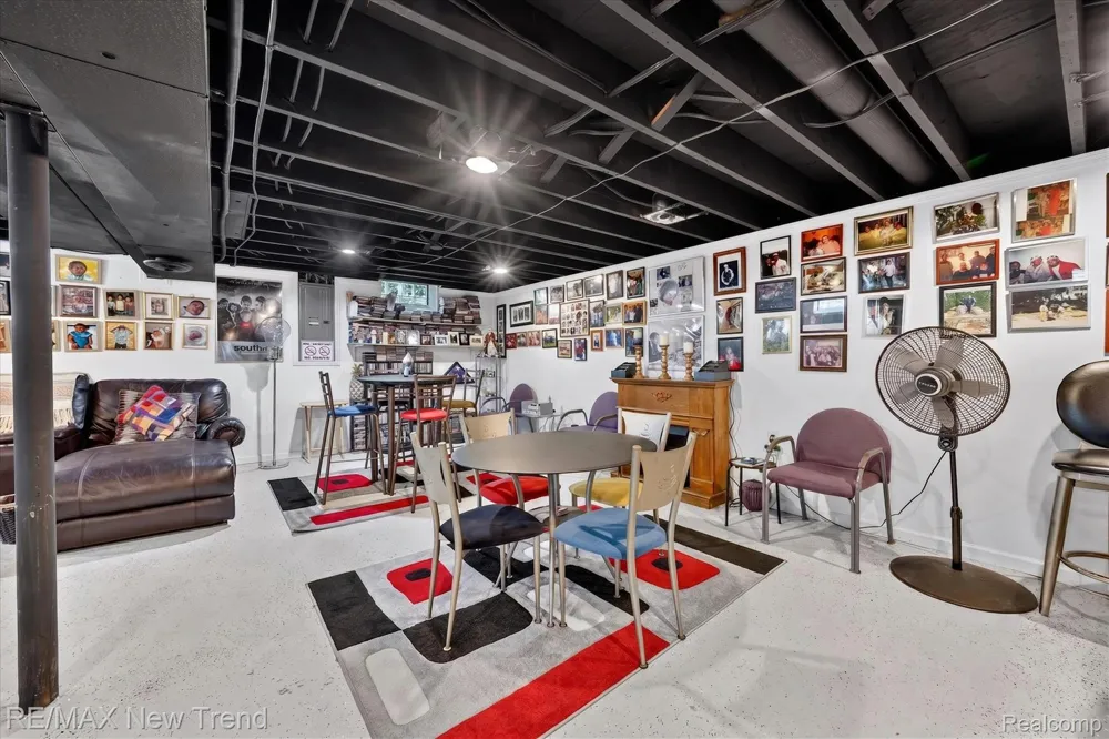 24414 Lois Lane Southfield City, MI 48075