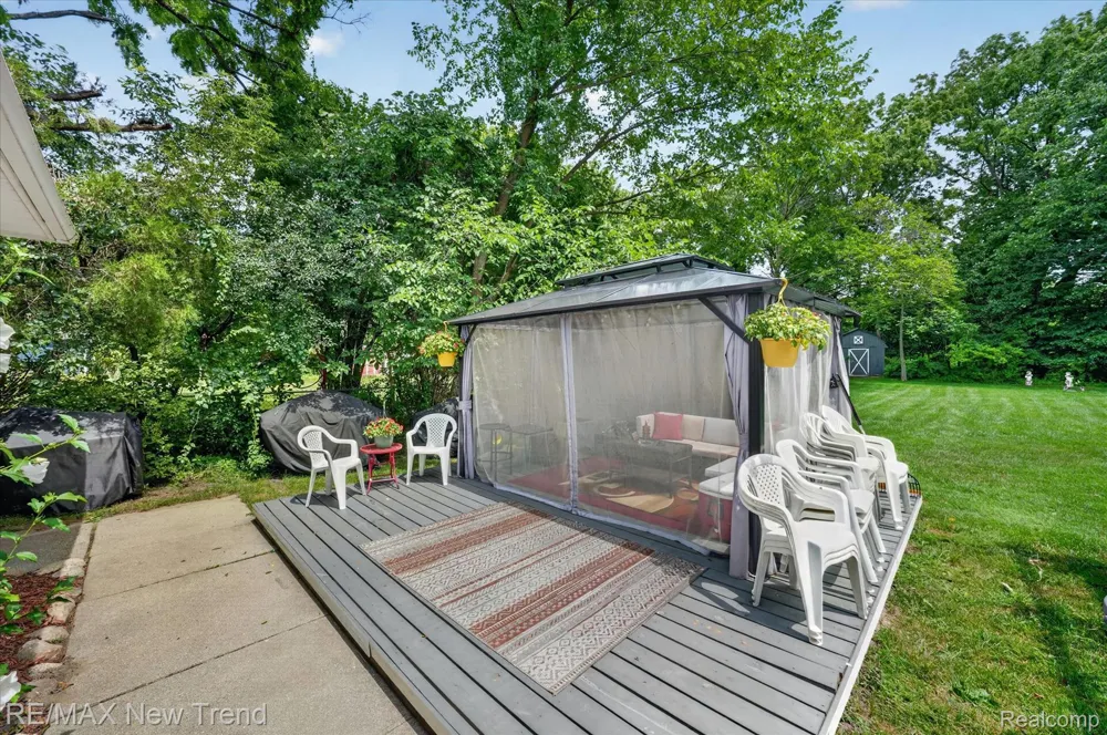 24414 Lois Lane Southfield City, MI 48075