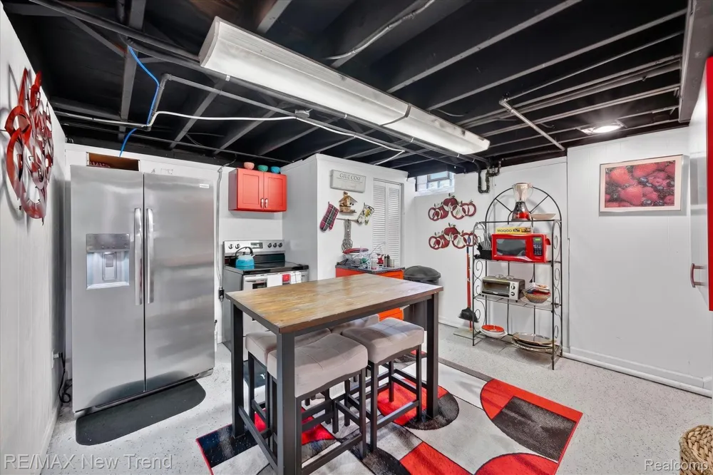 24414 Lois Lane Southfield City, MI 48075
