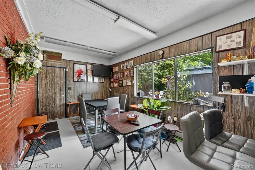 24414 Lois Lane Southfield City, MI 48075