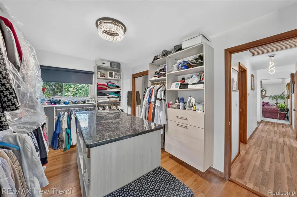 24414 Lois Lane Southfield City, MI 48075