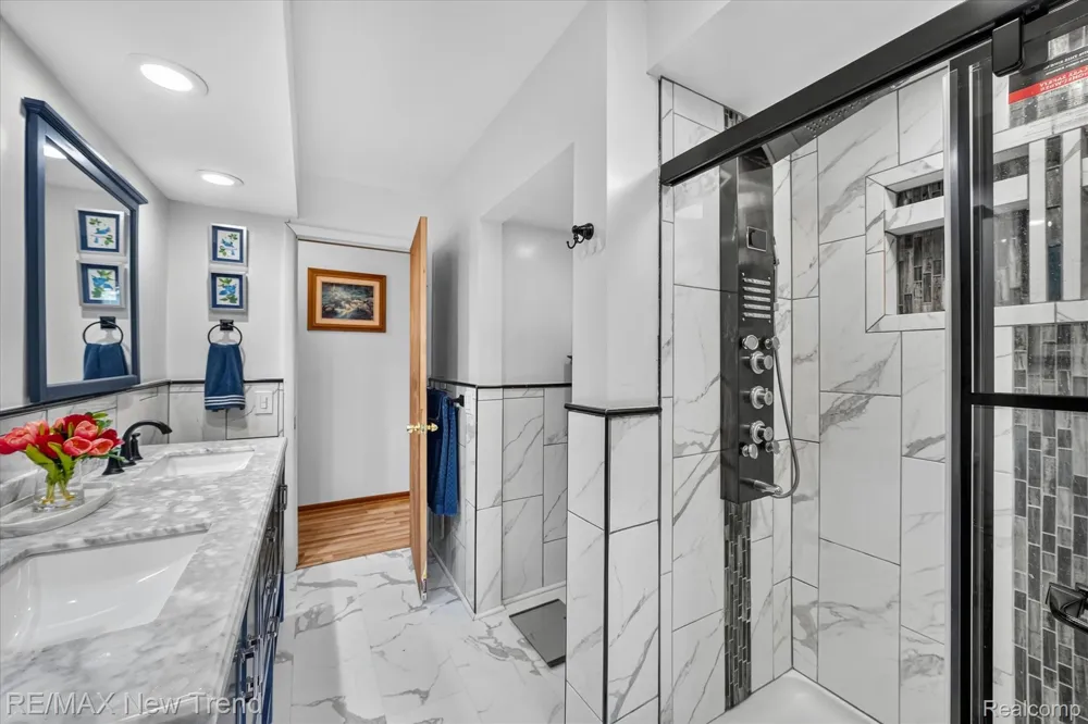 24414 Lois Lane Southfield City, MI 48075