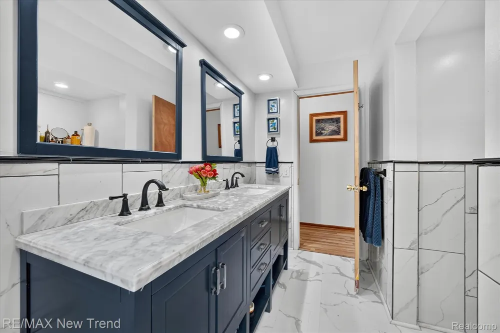 24414 Lois Lane Southfield City, MI 48075
