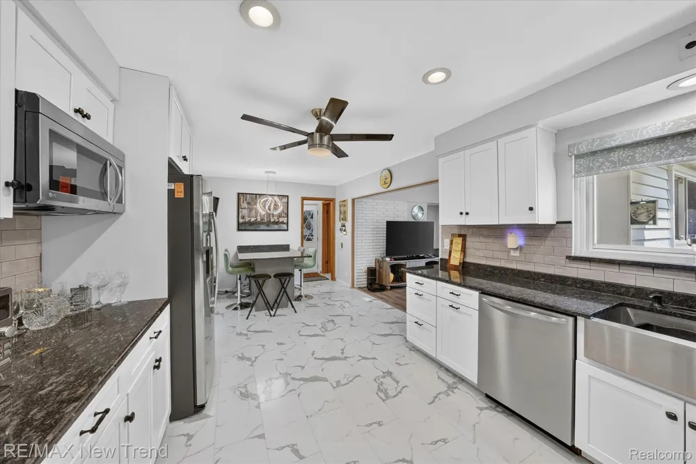 24414 Lois Lane Southfield City, MI 48075