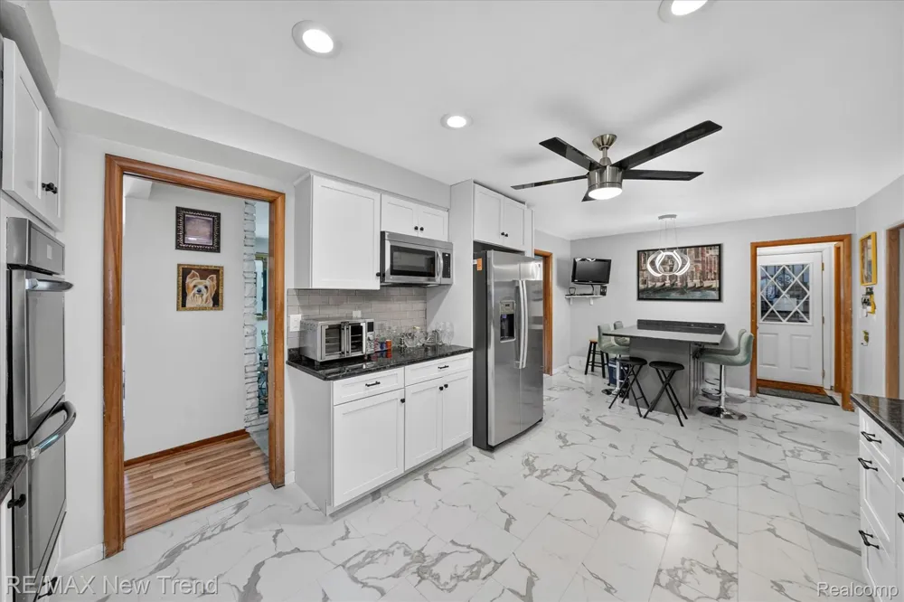 24414 Lois Lane Southfield City, MI 48075