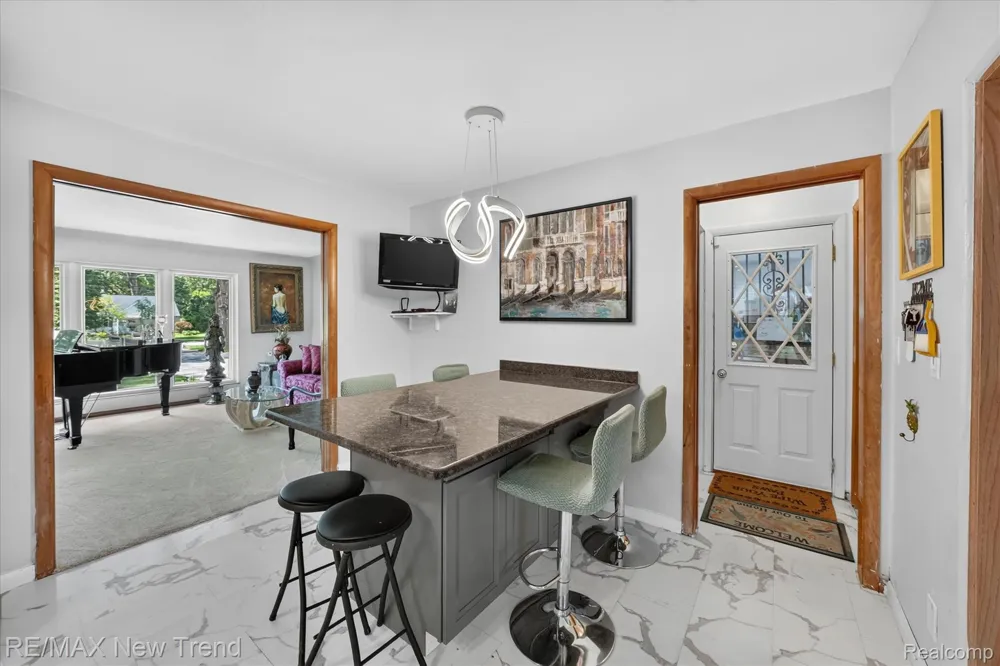24414 Lois Lane Southfield City, MI 48075