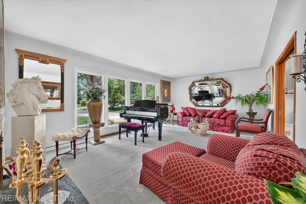 24414 Lois Lane Southfield City, MI 48075